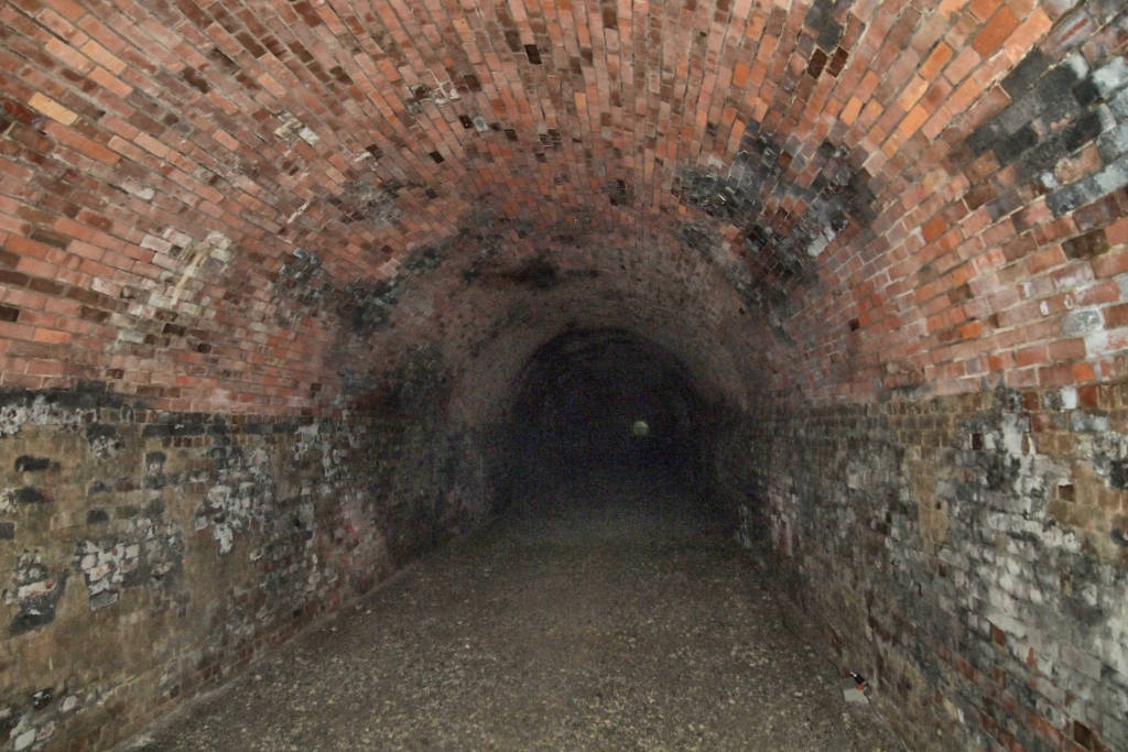 明治のトンネル 煉瓦積み日本最古 Tsu Morrow